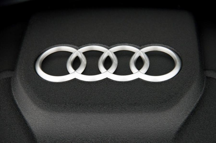 Моторный отсек Audi A6 TFSI Sedan (4G, C7) 2014 года  (WW) (фото 16 из 28)